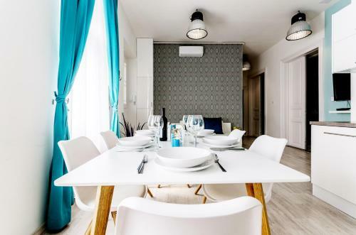 Central Stylish Apartments