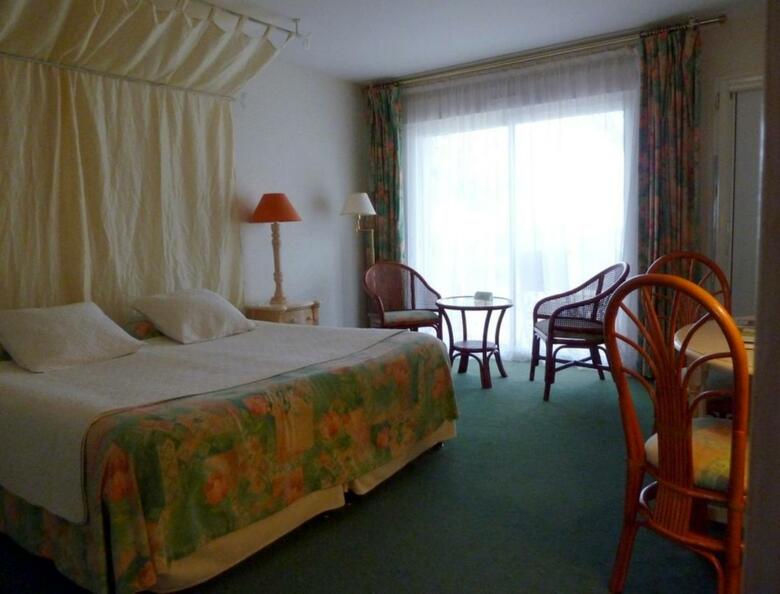 Hotel Manoir De La Roche Torin