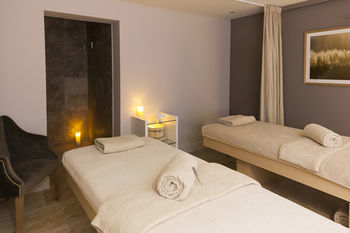 Hotel Le Mas Des Herbes Blanches