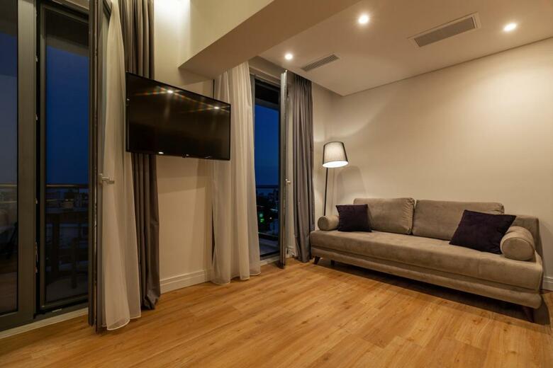 Glyfada Riviera Hotel