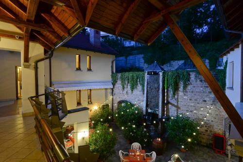 Hotel Imola Udvarh�z