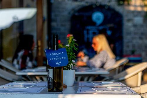 Hotel Imola Udvarh�z