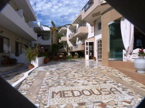 Medusa Studio & Apartments