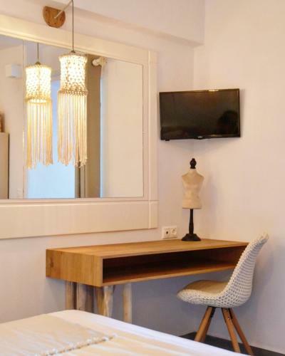 Angelos Apartments