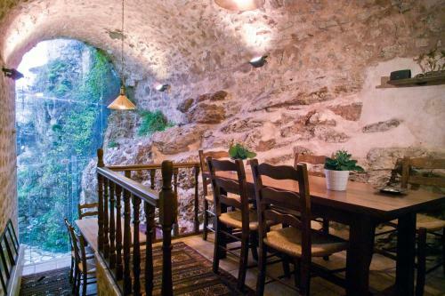 Hostal Xenios Tower