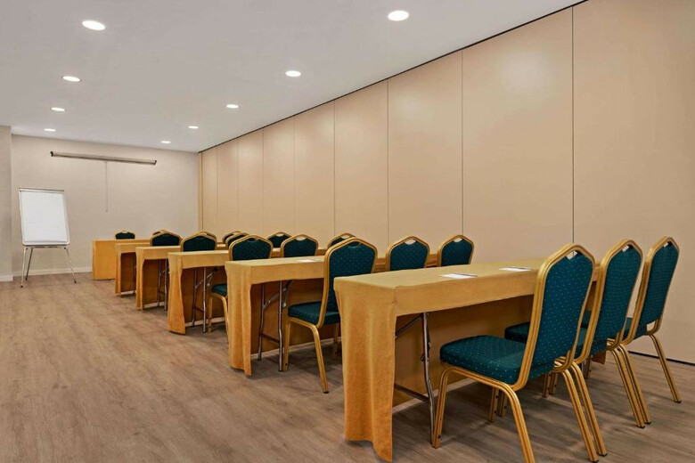 Hotel Ramada By Wyndham Valencia Almussafes
