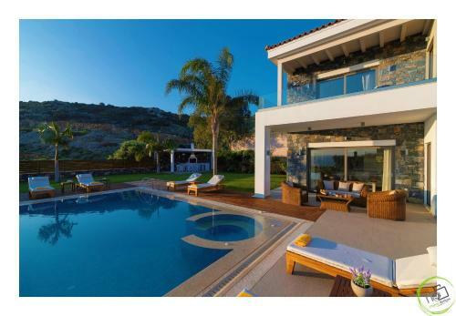 Irida Villa