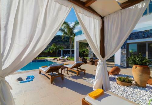 Irida Villa