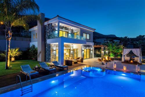 Irida Villa