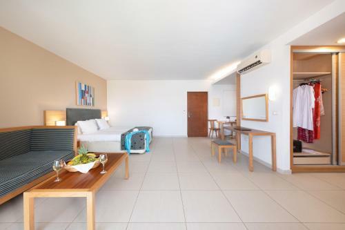 Aparthotel Iolida Beach
