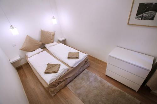 D.five Elizabeth Garden Apartment