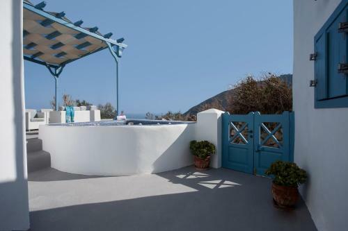 Semeli Cave House