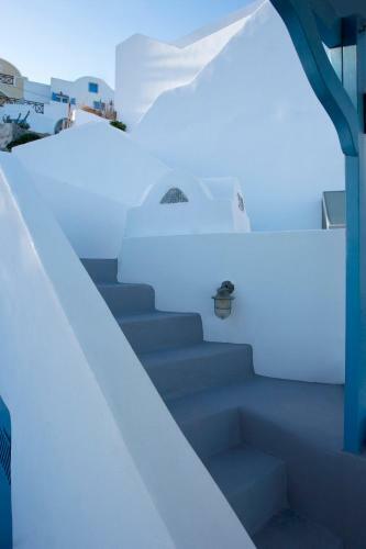 Semeli Cave House
