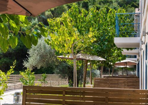 Hostal Ilianthos Apartments & Rooms