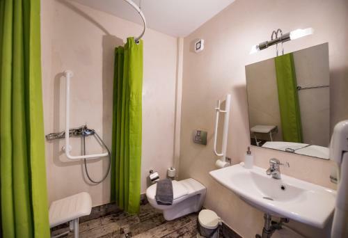 Hostal Ilianthos Apartments & Rooms