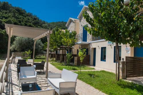 Hostal Ilianthos Apartments & Rooms