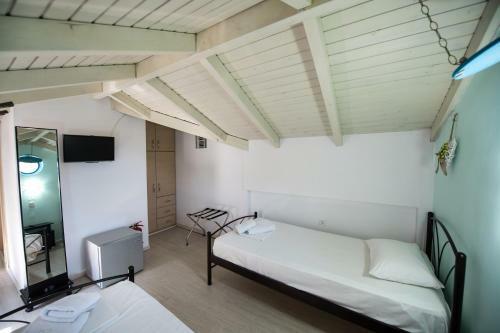 Hostal Ilianthos Apartments & Rooms
