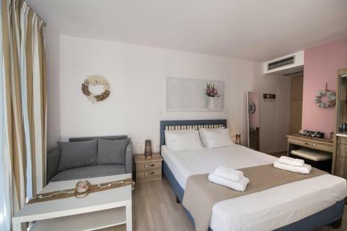 Hostal Ilianthos Apartments & Rooms