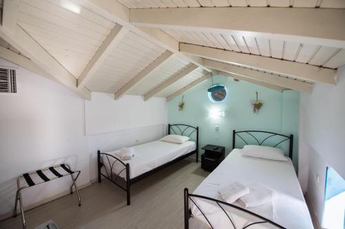 Hostal Ilianthos Apartments & Rooms