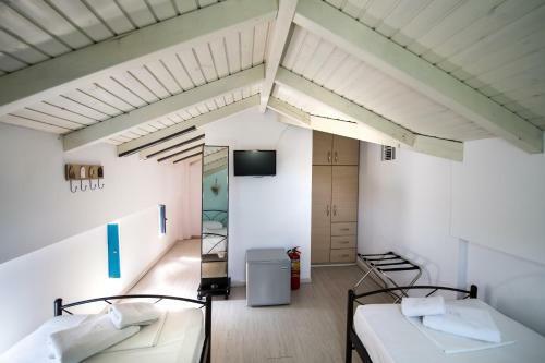 Hostal Ilianthos Apartments & Rooms