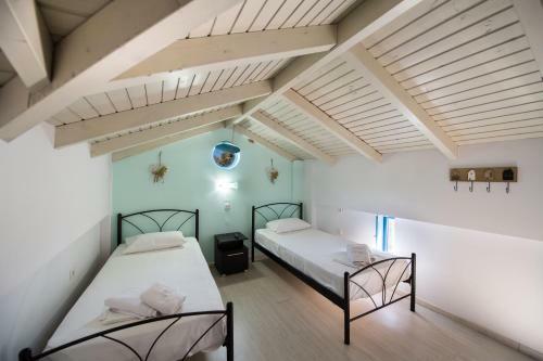 Hostal Ilianthos Apartments & Rooms