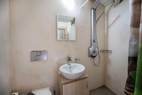 Hostal Ilianthos Apartments & Rooms