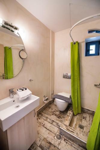 Hostal Ilianthos Apartments & Rooms