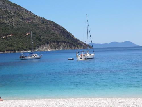 Hostal Ilianthos Apartments & Rooms
