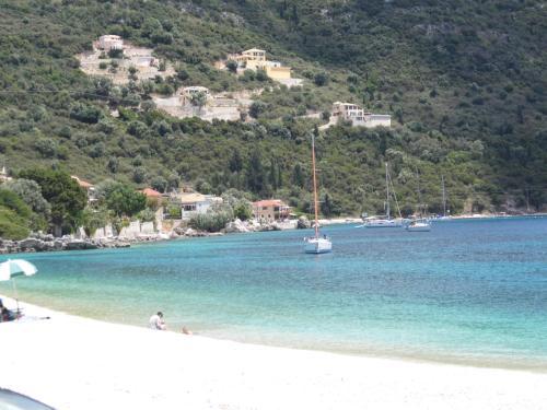 Hostal Ilianthos Apartments & Rooms