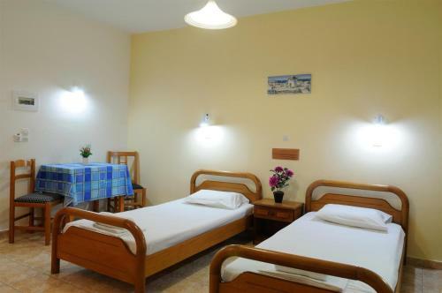 Nikos 2 Studios & Apartments