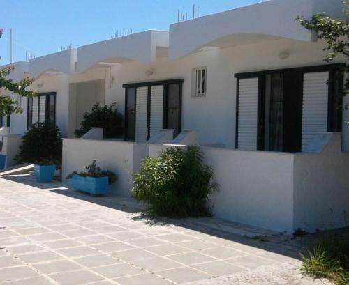 Nikos 2 Studios & Apartments