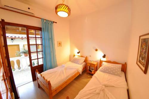 Alexandros Apartments & Studios