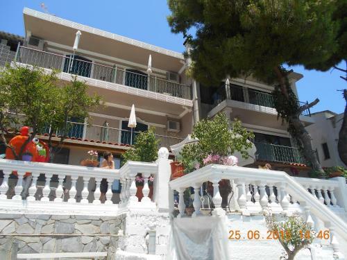 Mina Apartments