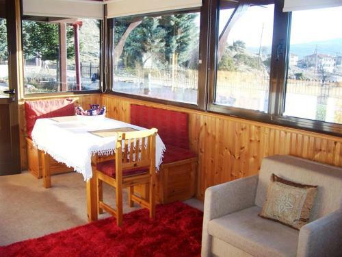 Hostal Yades Guest House