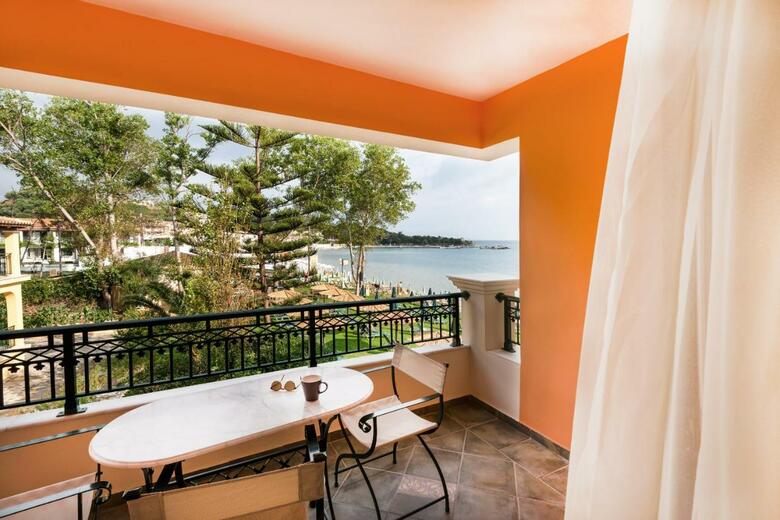 Aparthotel Andreolas Luxury Suites