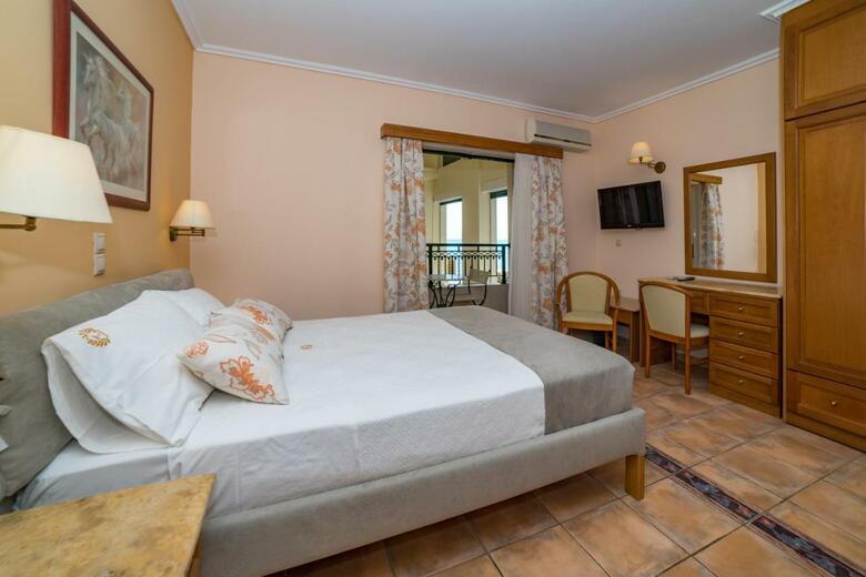 Aparthotel Andreolas Luxury Suites