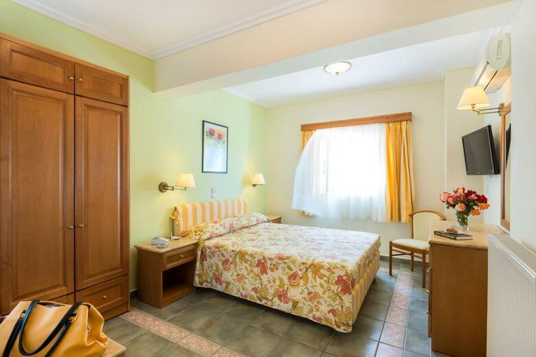 Aparthotel Andreolas Luxury Suites