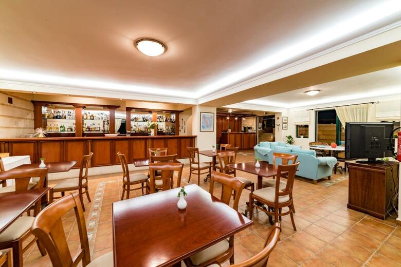 Aparthotel Andreolas Luxury Suites