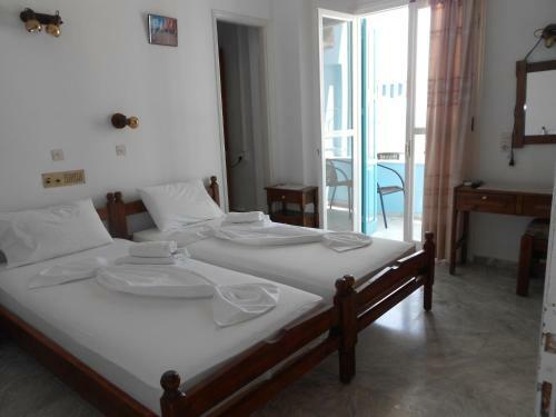 Zorbas Hotel & Studios