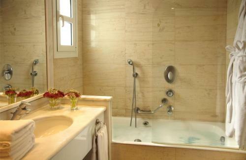 Neptune Hotel-resort, Convention Centre & Spa