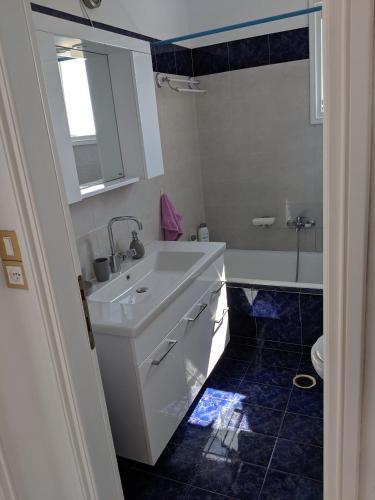 Anthoula's Sea View Apartment