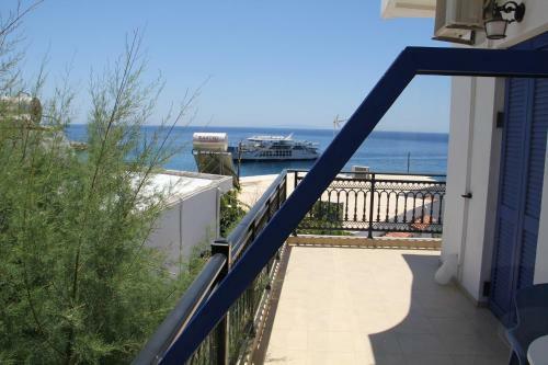 Hostal Hotel Stavris