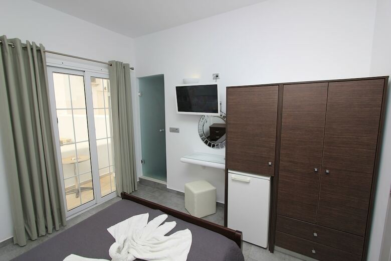 Hostal Gianna Suites
