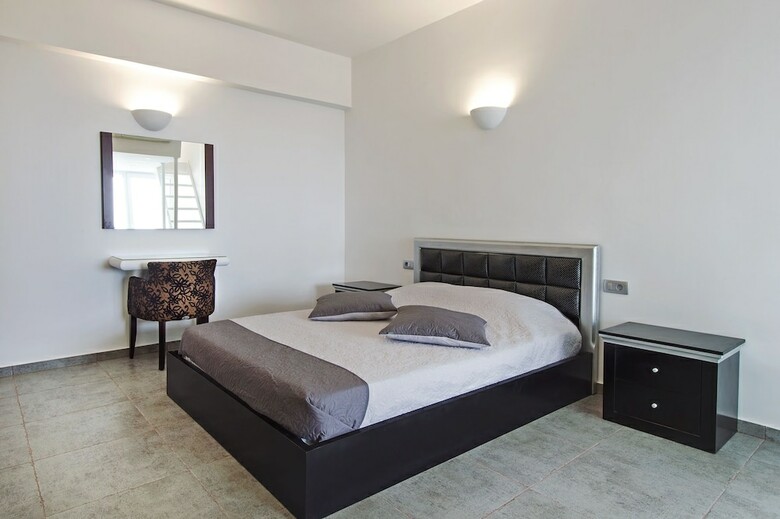 Hostal Gianna Suites