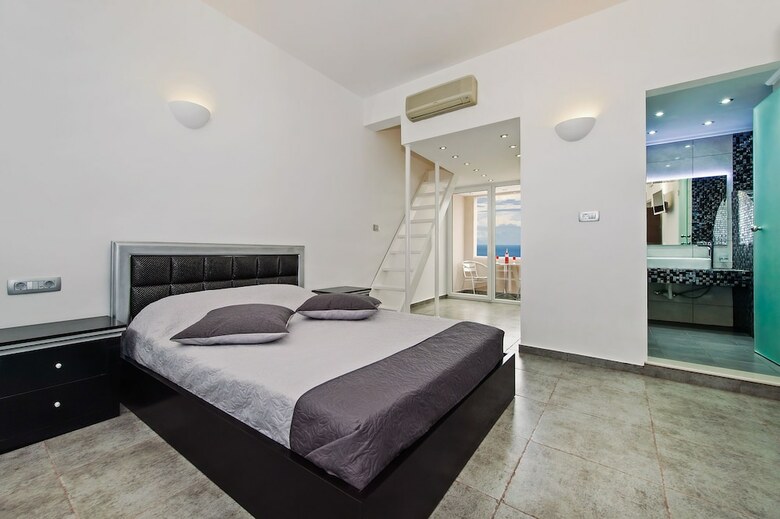 Hostal Gianna Suites