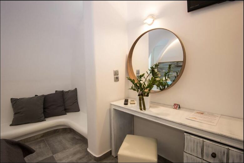 Hostal Gianna Suites