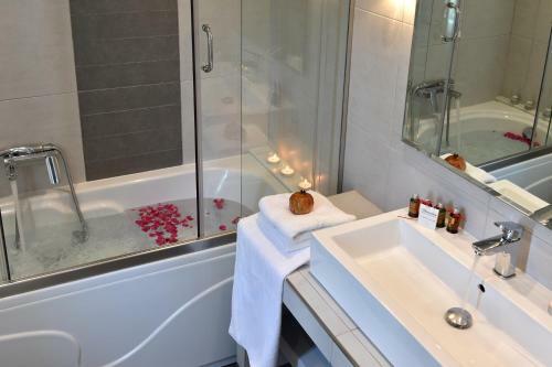 Alexandros Apartments