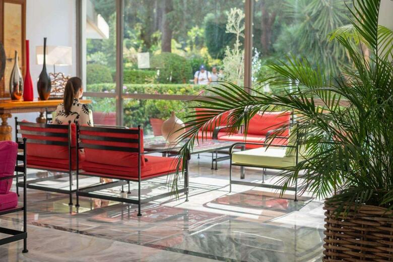 Dionysos Hotel