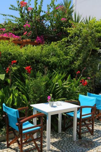 Hostal Eleni Rooms