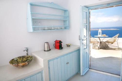 Villa Kastro Oia Houses